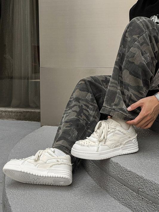 Broken Creme Sneakers