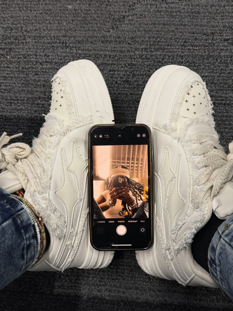 Broken Creme Sneakers