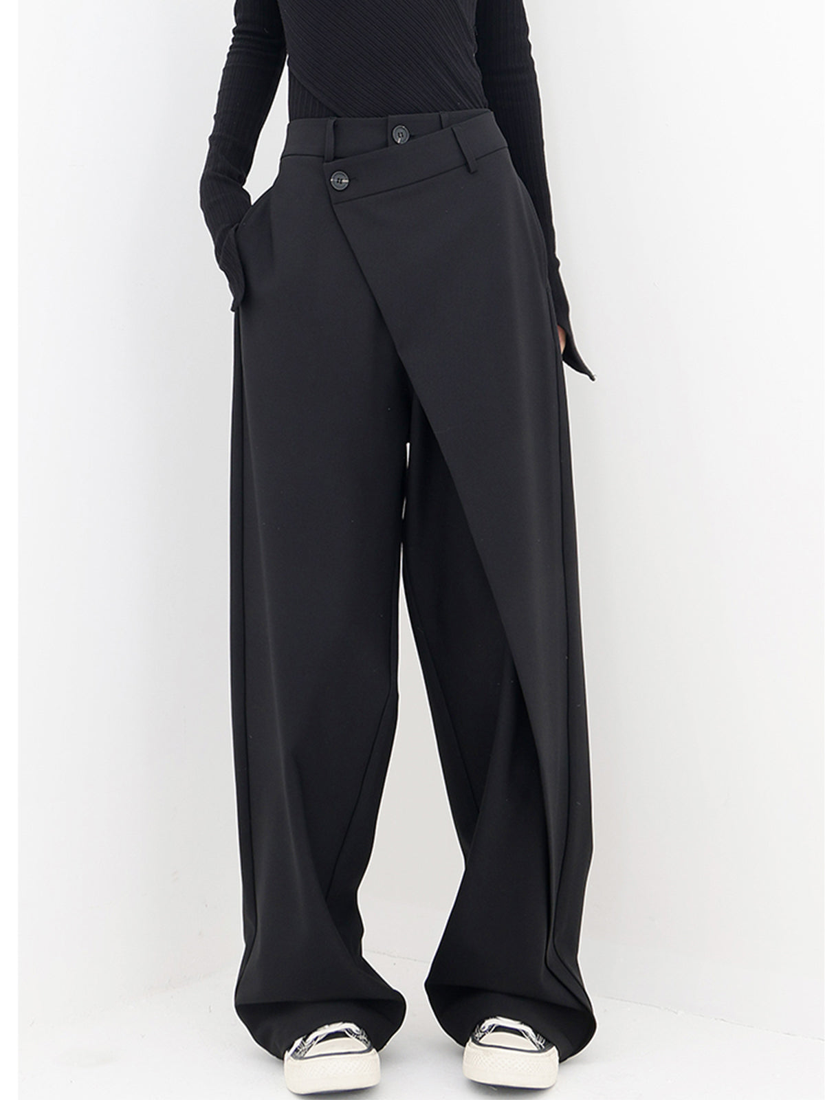 Pantalones de vestir de pierna ancha con botones y capas asimétricas