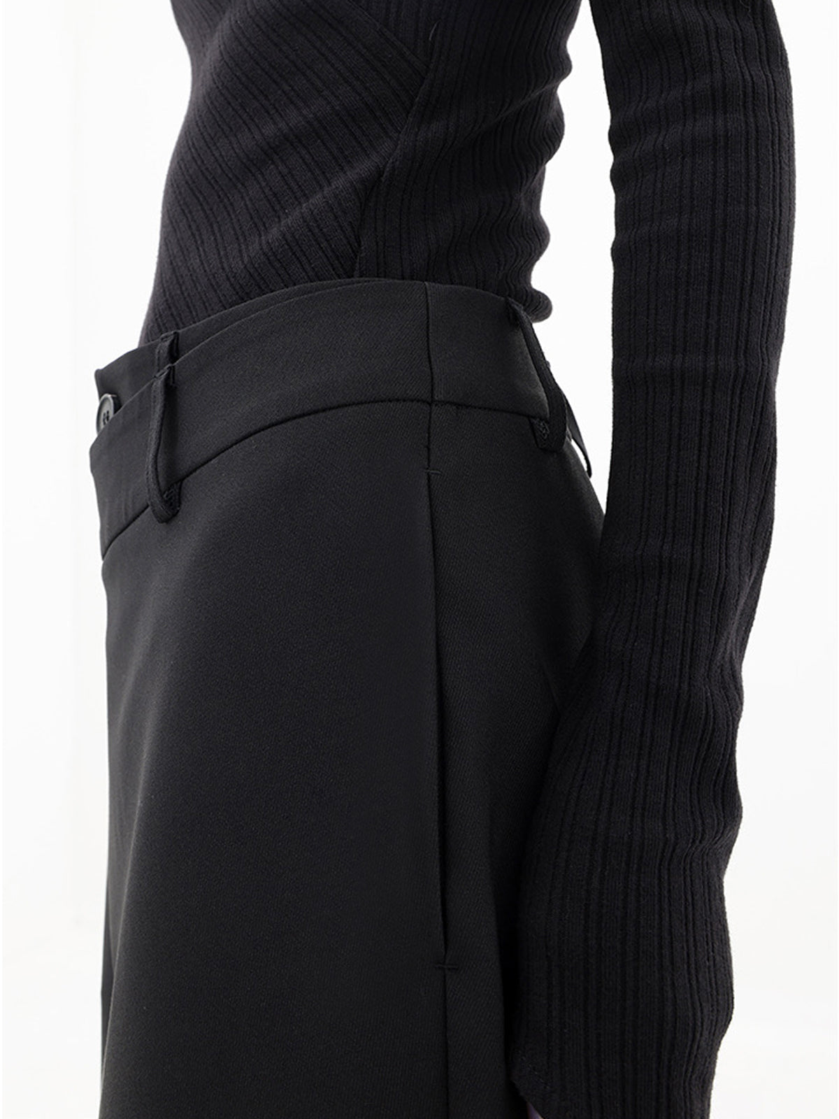 Pantalones de vestir de pierna ancha con botones y capas asimétricas