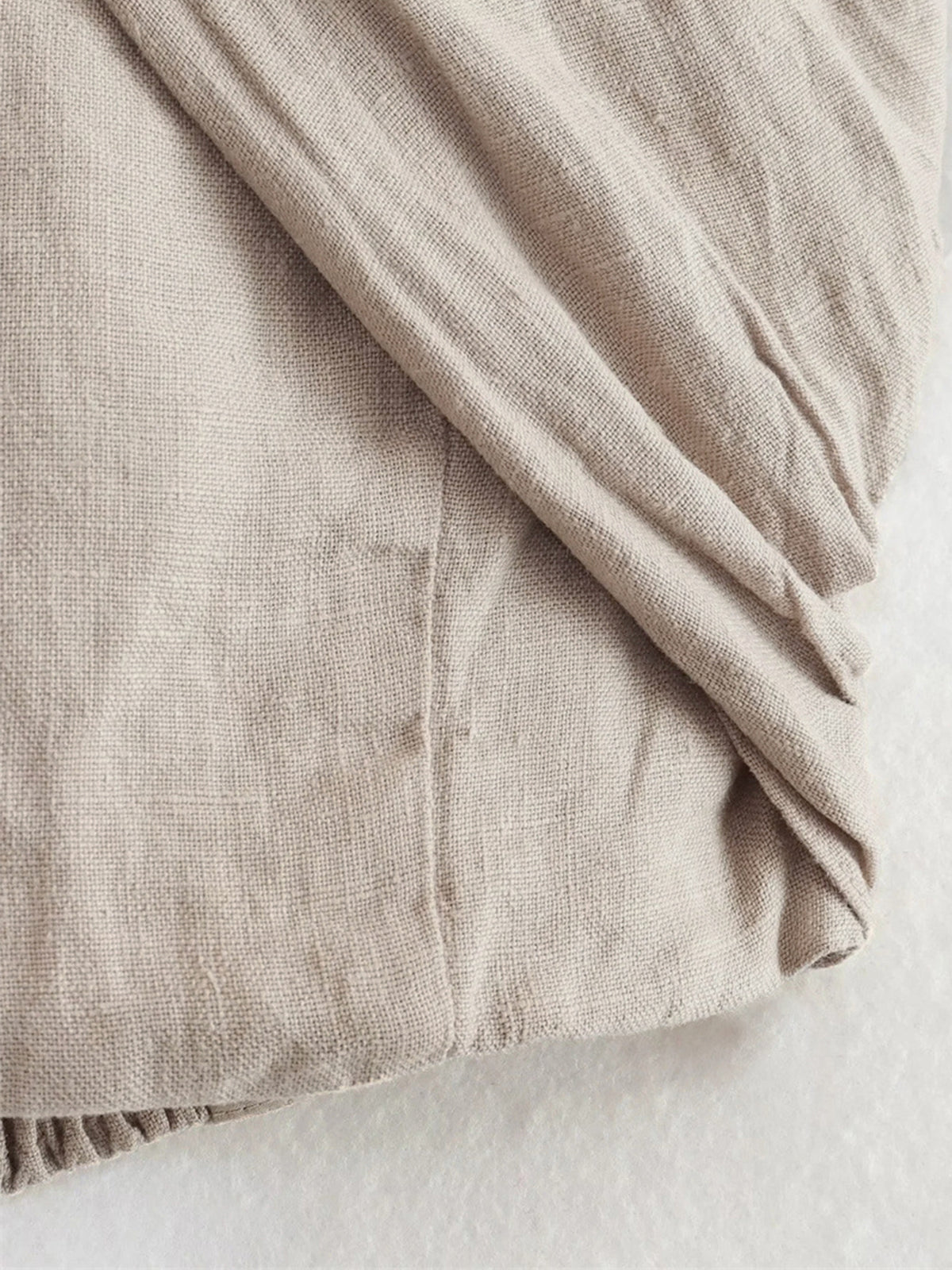 Camiseta sin mangas ajustada con escote halter cruzado de Cotton & Line